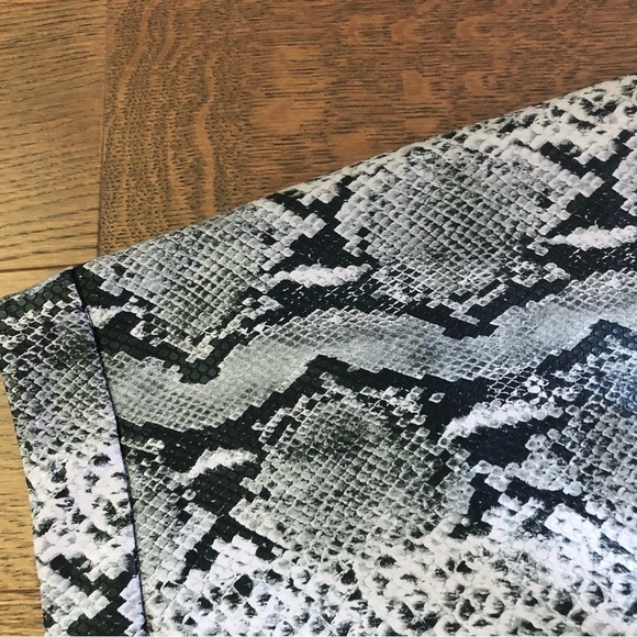 Gorgeous Snakeskin Print Faux leather skirt by Joe size 14 - Picture 2 of 7